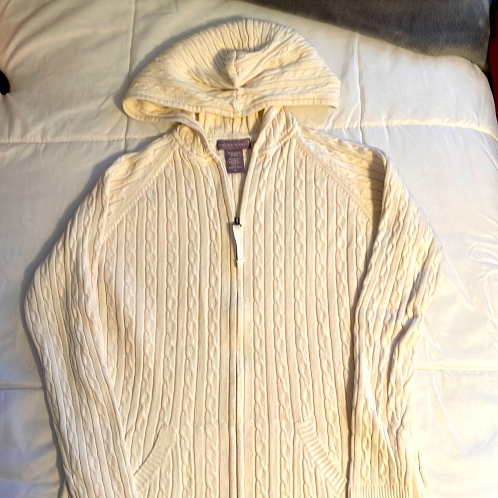 Light cable knit sweater